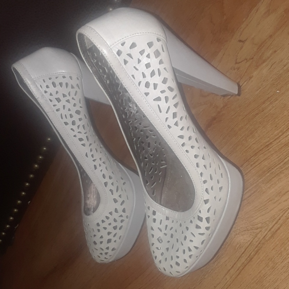 pumps - Picture 2 of 3